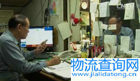 韩国“快递爷爷”上岗 运动赚钱两不误