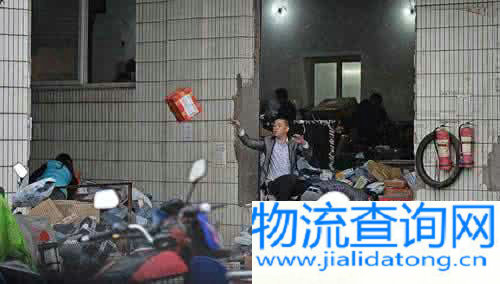 开罚单整治暴力分拣 规范快递业任重道远